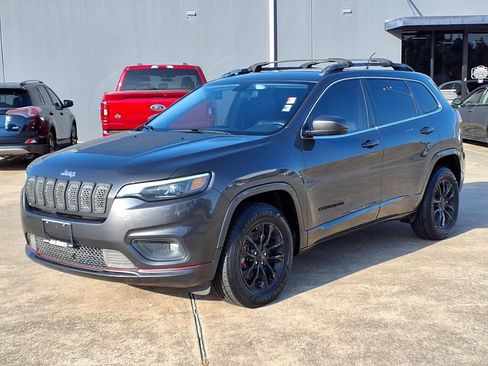 Used 2019 Jeep Cherokee Latitude Plus AWD/4WD image 3