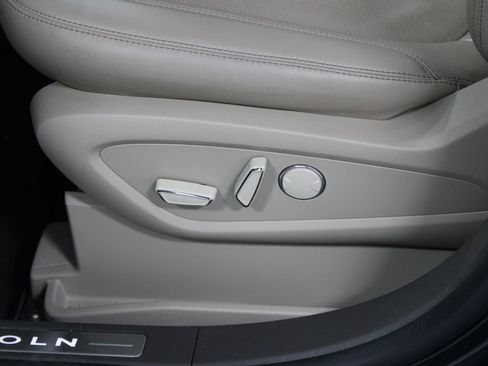 Used 2023 Lincoln Nautilus Reserve image 22