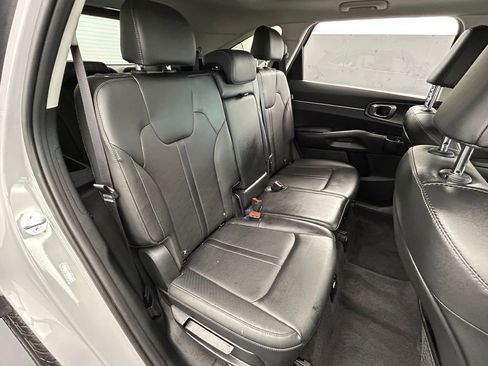 Used 2025 Kia Sorento S w/ Panoramic Sunroof Package image 44