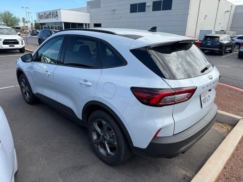Used 2025 Ford Escape ST-Line Select AWD/4WD image 3