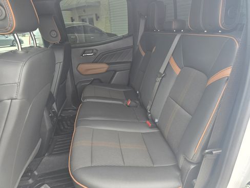 Used 2024 GMC Canyon AT4 AWD/4WD image 9