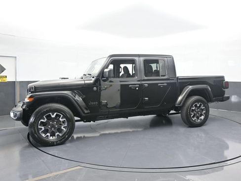 Used 2024 Jeep Gladiator Sport w/ Premium Package image 2