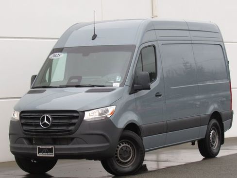 Used 2025 Mercedes-Benz Sprinter 2500 image 1