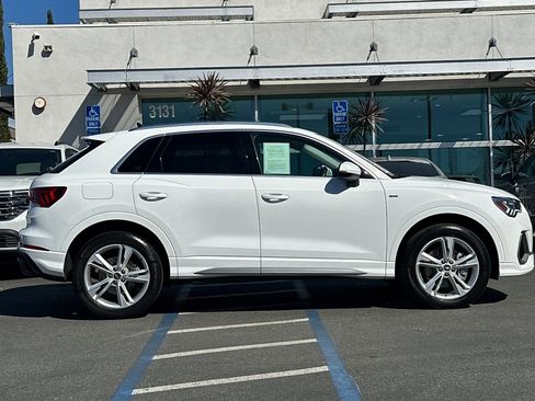 Used 2023 Audi Q3 2.0T Premium w/ Convenience Package image 3