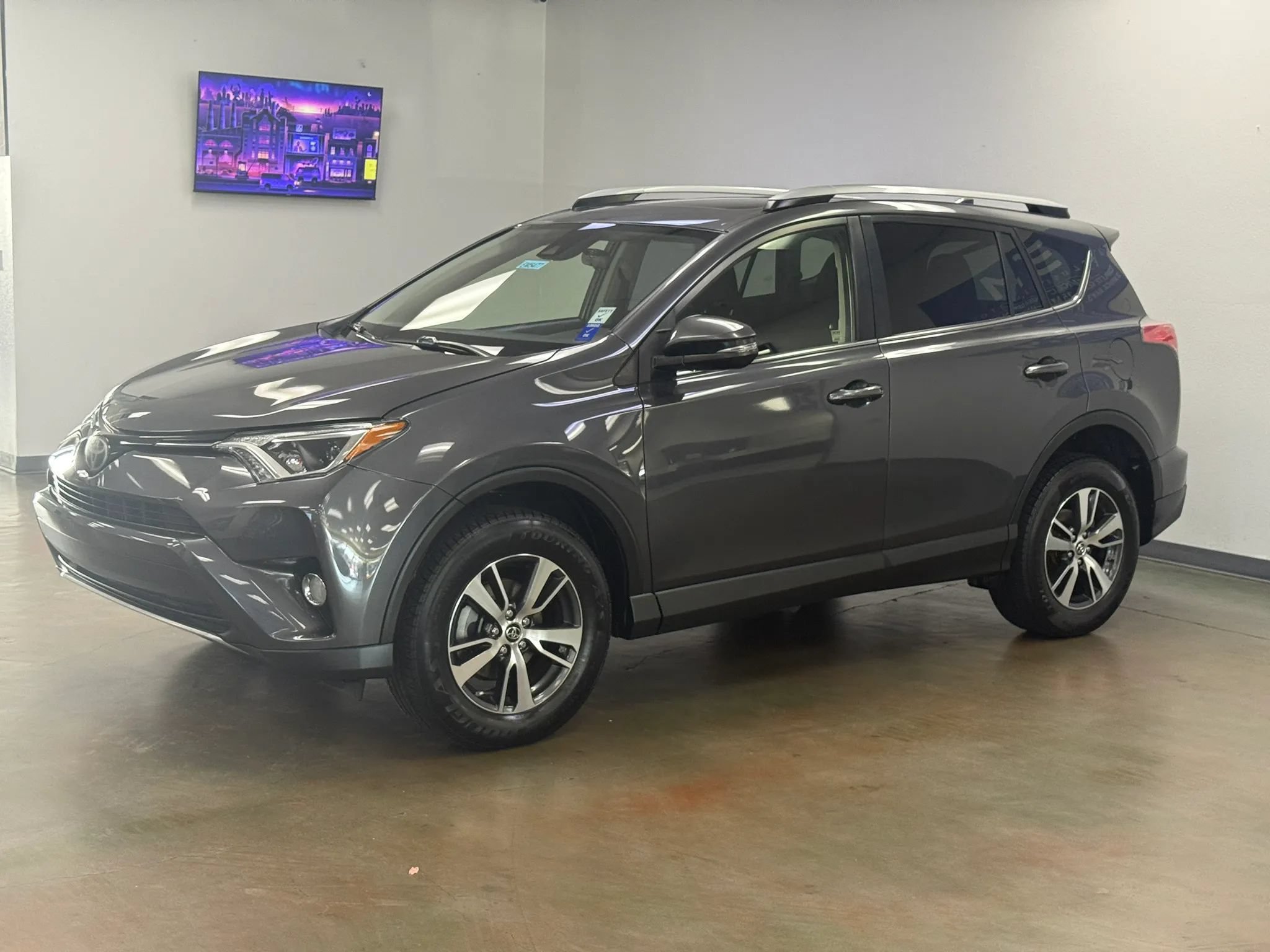 Used 2018 Toyota RAV4 XLE AWD/4WD image 4