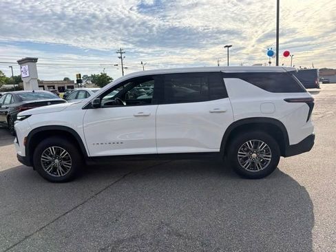 Used 2024 Chevrolet Traverse LS FWD image 10
