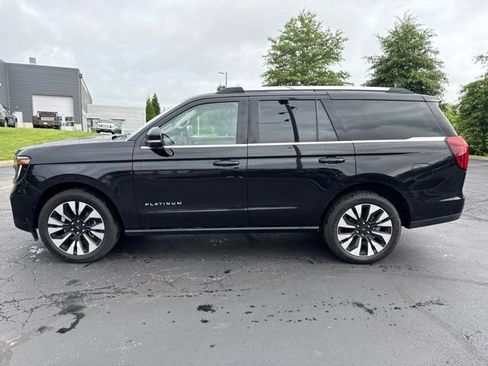 Used 2025 Ford Expedition Platinum w/ Driver's Package AWD/4WD image 4