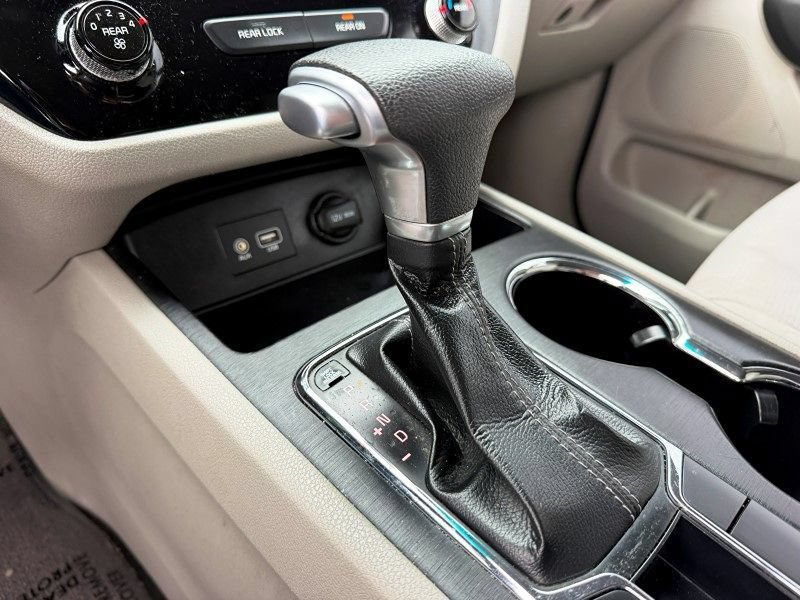 Used 2019 Kia Sedona LX FWD image 27