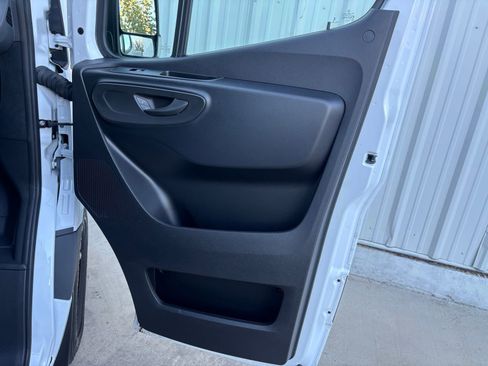 Used 2025 Mercedes-Benz Sprinter 2500 image 27