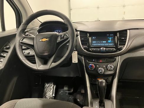 Used 2017 Chevrolet Trax LS FWD image 32