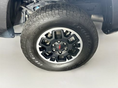 Used 2025 Toyota Tacoma TRD Off-Road image 11