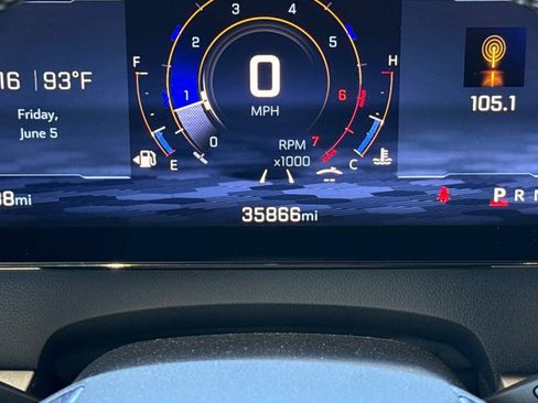 Used 2025 Chevrolet Traverse LT FWD image 40