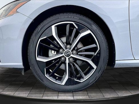 Certified 2024 Nissan Altima 2.5 SR w/ SR Premium Package FWD image 10