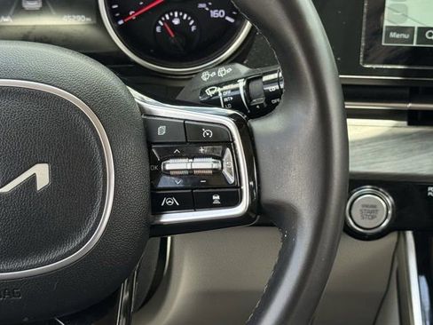 Used 2024 Kia Carnival EX FWD image 18