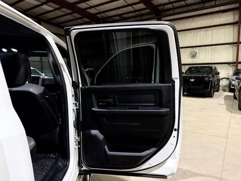 Used 2022 RAM 2500 Tradesman w/ Chrome Appearance Group AWD/4WD image 18