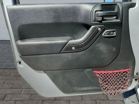 Used 2018 Jeep Wrangler Unlimited Rubicon image 10