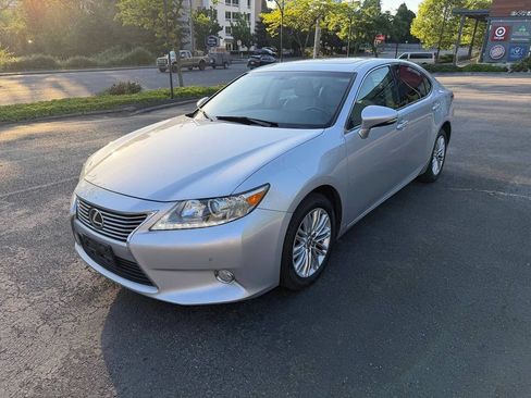 Used 2015 Lexus ES 350 w/ Premium Package FWD image 2