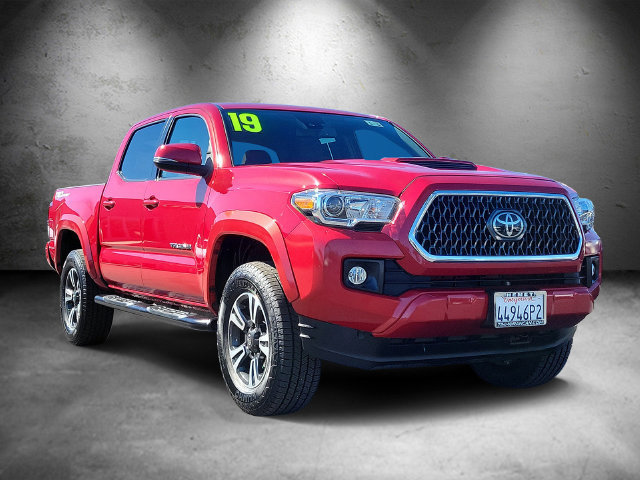 Used 2019 Toyota Tacoma TRD Sport w/ Technology Package RWD image 2