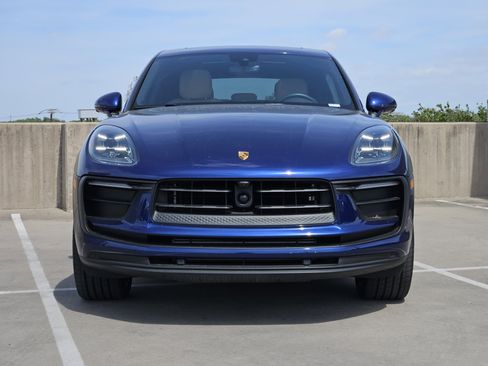 Certified 2025 Porsche Macan image 11