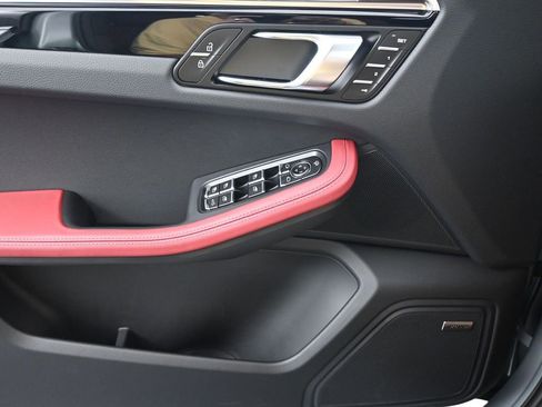 Used 2025 Porsche Macan image 13