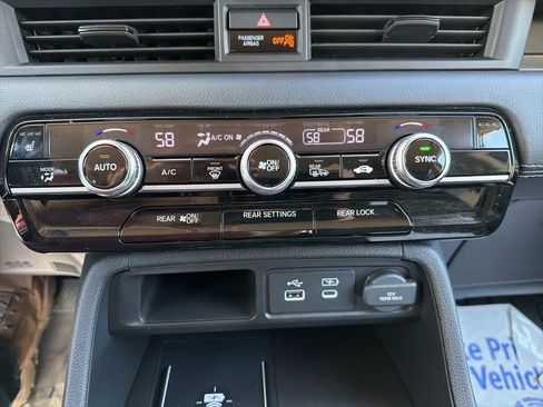 Used 2025 Honda Pilot EX-L image 27