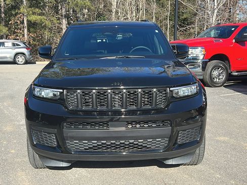 Used 2025 Jeep Grand Cherokee L Altitude image 3