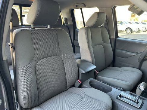 Used 2018 Nissan Frontier SV image 11