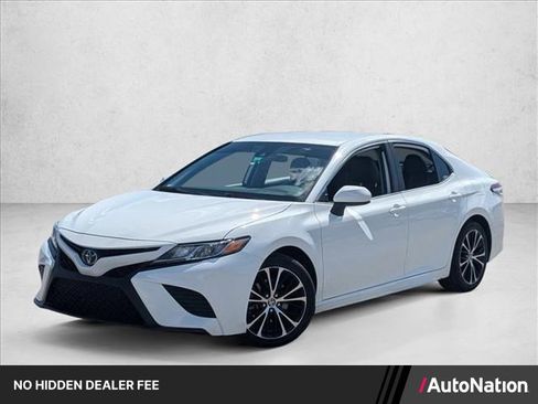 Used 2020 Toyota Camry SE FWD image 1