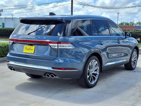 Used 2026 Lincoln Aviator 2WD image 2