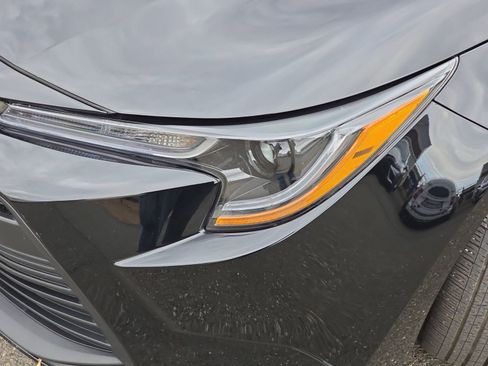 Used 2025 Toyota Corolla LE image 36