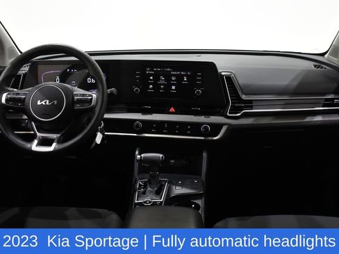 Used 2023 Kia Sportage LX image 9