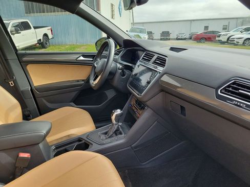 Used 2022 Volkswagen Tiguan SE FWD image 34