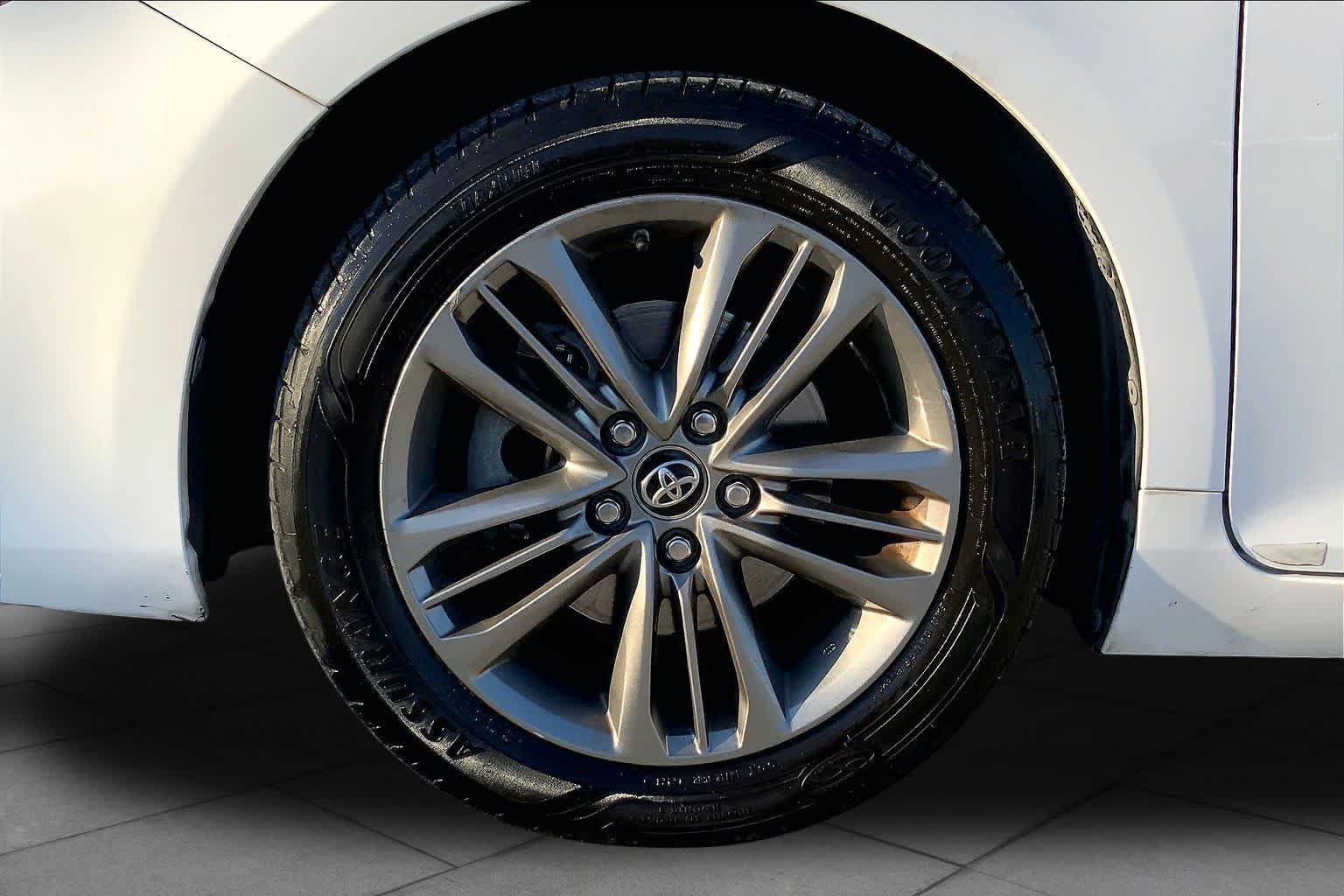 Used 2016 Toyota Camry SE FWD image 10