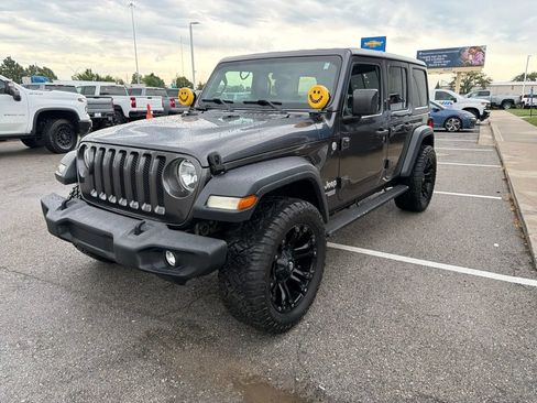Used 2018 Jeep Wrangler Unlimited Sport S AWD/4WD image 7