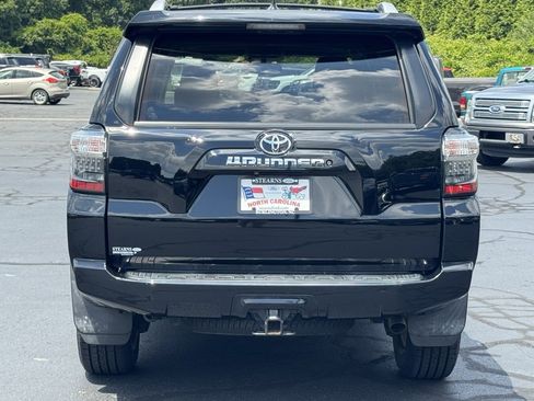 Used 2018 Toyota 4Runner SR5 Premium image 18