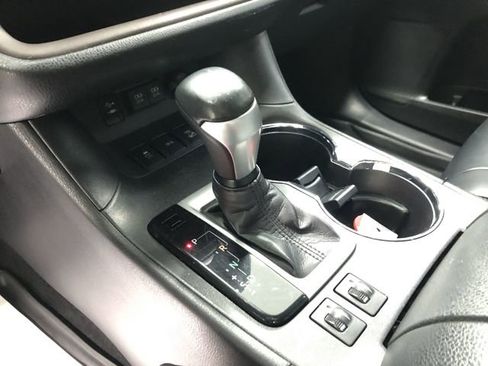 Used 2019 Toyota Highlander XLE AWD/4WD image 26