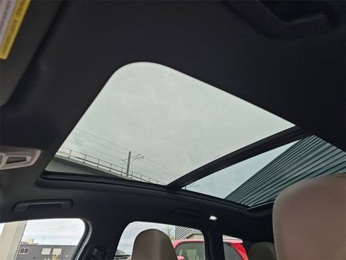 Used 2025 Audi Q6 e-tron Prestige w/ 20" Wheel Package image 33