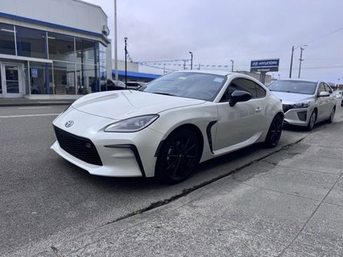 Used 2024 Toyota GR86 Premium image 1