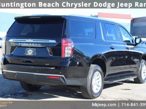 Used 2023 Chevrolet Suburban LT image 5