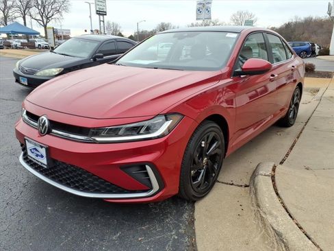 New 2026 Volkswagen Jetta SE image 3