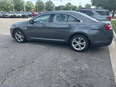 Used 2016 Ford Taurus SE FWD image 4