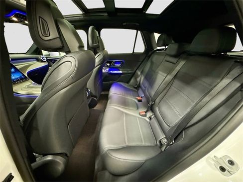Used 2025 Mercedes-Benz GLC 300 4MATIC image 26