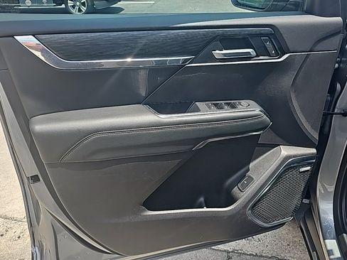 Certified 2025 GMC Acadia Elevation image 11