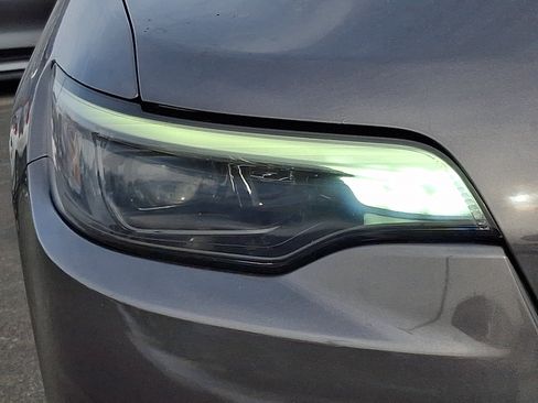 Used 2019 Jeep Cherokee Limited image 9