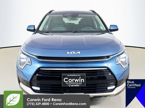 Used 2023 Kia Niro SX Touring image 2