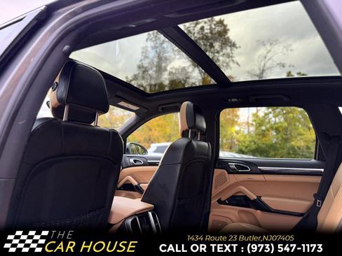 Used 2017 Porsche Cayenne S image 17