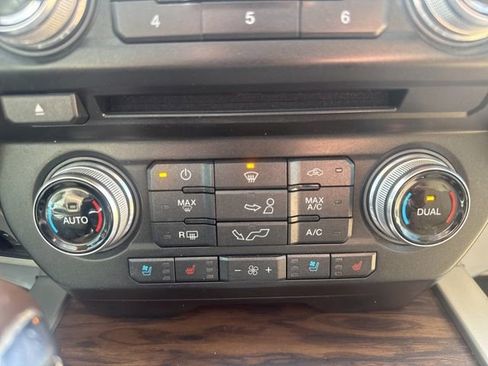 Used 2018 Ford F150 Lariat w/ Equipment Group 502A Luxury AWD/4WD image 24