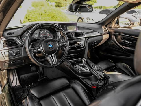 Used 2018 BMW M4 Convertible RWD image 17