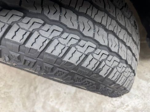 Used 2024 Chevrolet Suburban Z71 w/ Luxury Package image 34