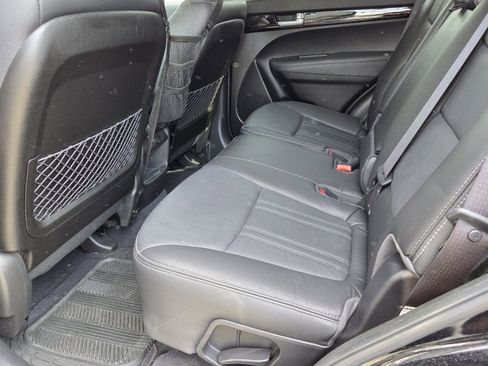 Used 2015 Kia Sorento LX image 9